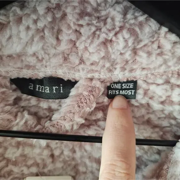 NWT Amari Fluffy Hoodie - Picture 3 of 6